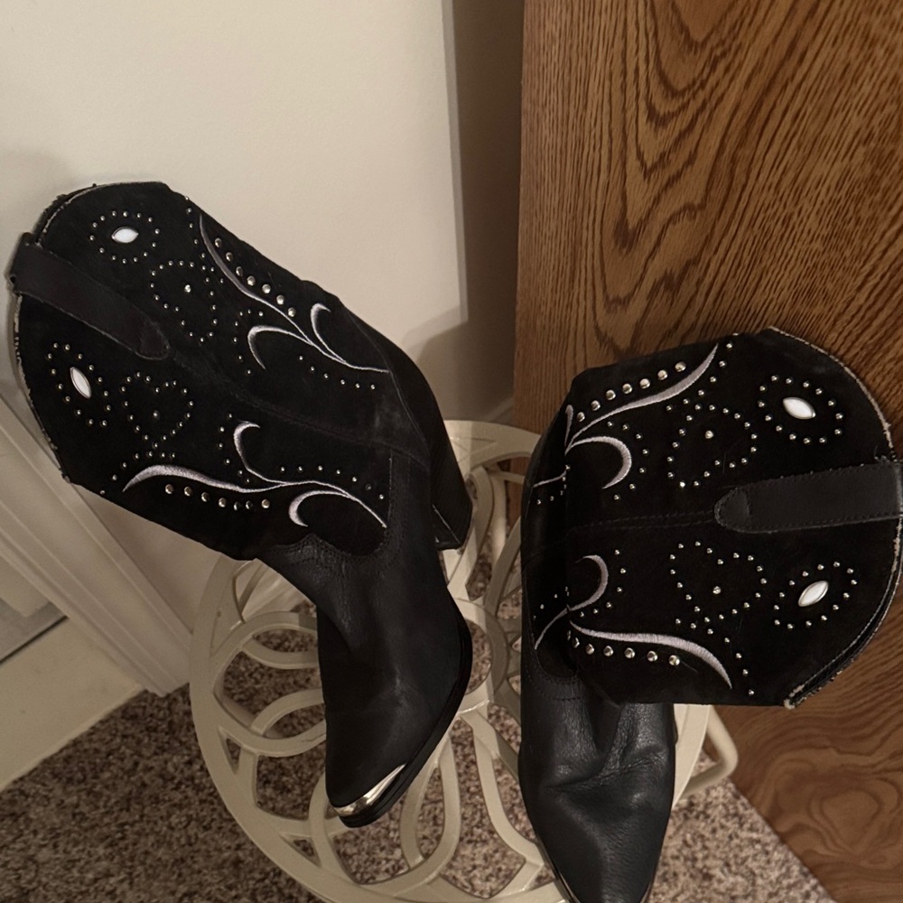 Dingo Black and White Heeled Boots - Picture 4 of 7